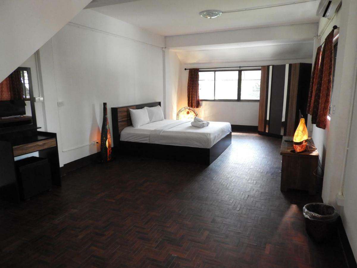 P'Lyn House Hotel Chiang Mai Bagian luar foto