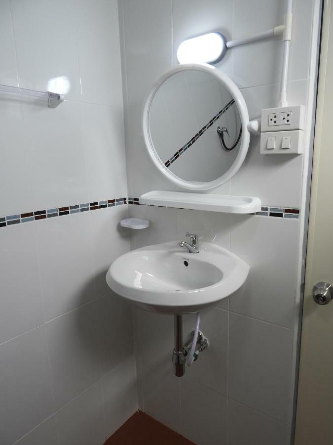 P'Lyn House Hotel Chiang Mai Bagian luar foto