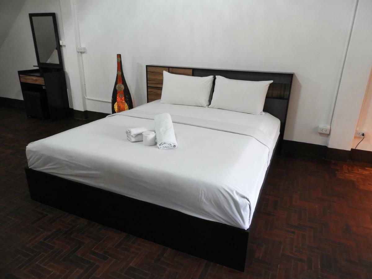 P'Lyn House Hotel Chiang Mai Bagian luar foto